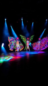 pokaz tańca neon